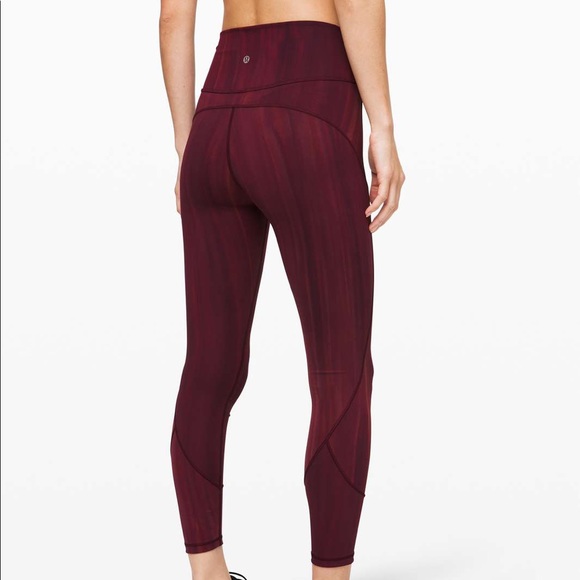 In Movement 25" leggings linear spray Garnet - Picture 6 of 7